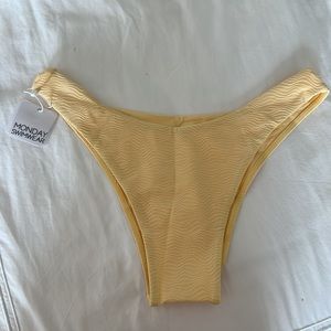 BNWT Monday Swimwear Bryon Bottom in Creme Wave Size V